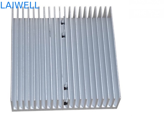 Poids de dent d'alimentation d'énergie d'extrusion bas de radiateur de radiateurs purs serrés d'alliage d'aluminium pour l'échange thermique