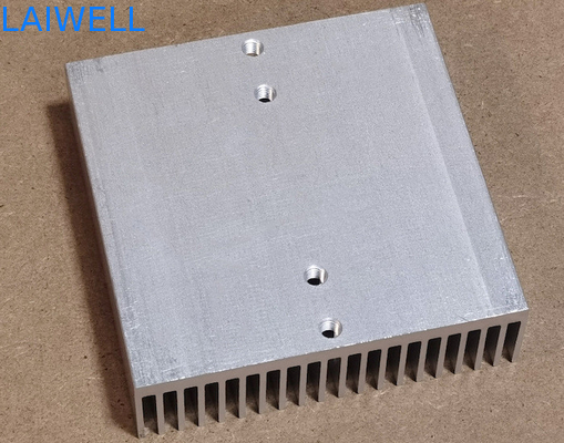 Poids de dent d'alimentation d'énergie d'extrusion bas de radiateur de radiateurs purs serrés d'alliage d'aluminium pour l'échange thermique