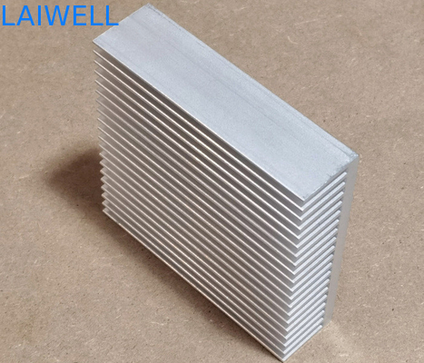 Poids de dent d'alimentation d'énergie d'extrusion bas de radiateur de radiateurs purs serrés d'alliage d'aluminium pour l'échange thermique