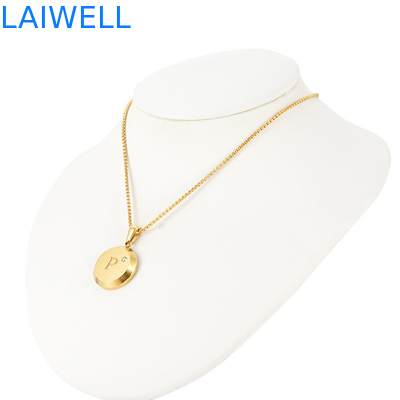 Décoration de bijoux de luxe moderne 18*18MM 18K plaqué en or pendentifs de lettres en acier inoxydable avec zircon