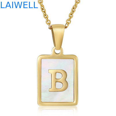 Collier de lettres 3D en acier inoxydable simple 15*12 mm Collier de lettres en titane pour femme