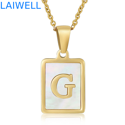 Collier de lettres 3D en acier inoxydable simple 15*12 mm Collier de lettres en titane pour femme