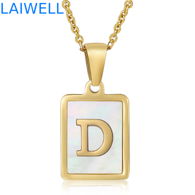 Collier de lettres 3D en acier inoxydable simple 15*12 mm Collier de lettres en titane pour femme