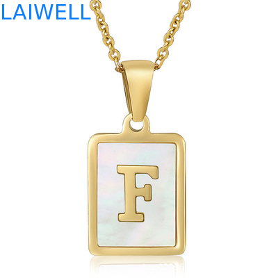 Collier de lettres 3D en acier inoxydable simple 15*12 mm Collier de lettres en titane pour femme