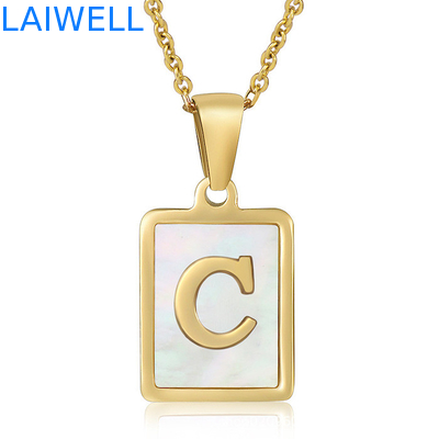 Collier de lettres 3D en acier inoxydable simple 15*12 mm Collier de lettres en titane pour femme