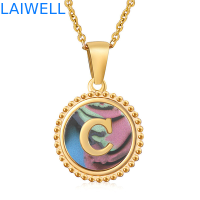 bijoux uniques 16mm 18K plaqué en or en acier inoxydable 3D Collier de lettre à coquille collier de lettre pour femmes pendentifs