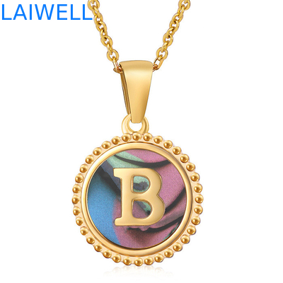 bijoux uniques 16mm 18K plaqué en or en acier inoxydable 3D Collier de lettre à coquille collier de lettre pour femmes pendentifs