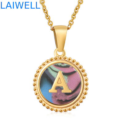 bijoux uniques 16mm 18K plaqué en or en acier inoxydable 3D Collier de lettre à coquille collier de lettre pour femmes pendentifs