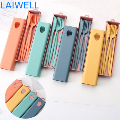 Conception élégante portable durable, fourre-tout 4 PC, ustensiles de table, accents écologiques, paille de blé, fibres résistantes à la chaleur et matériaux écologiques pour les températures élevées
