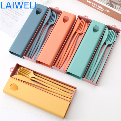 Conception élégante portable durable, fourre-tout 4 PC, ustensiles de table, accents écologiques, paille de blé, fibres résistantes à la chaleur et matériaux écologiques pour les températures élevées