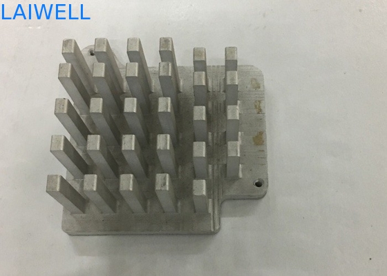 Métal de commande numérique par ordinateur de presse de poinçon emboutissant le radiateur électronique de usinage en aluminium de pièces