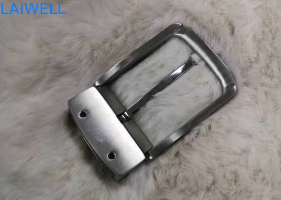 La commande numérique par ordinateur classique de boucle de ceinture en métal de la femelle Ss304 de 30MM tournent l'usinage