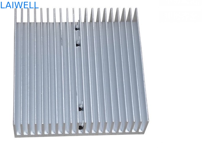 Poids de dent d'alimentation d'énergie d'extrusion bas de radiateur de radiateurs purs serrés d'alliage d'aluminium pour l'échange thermique