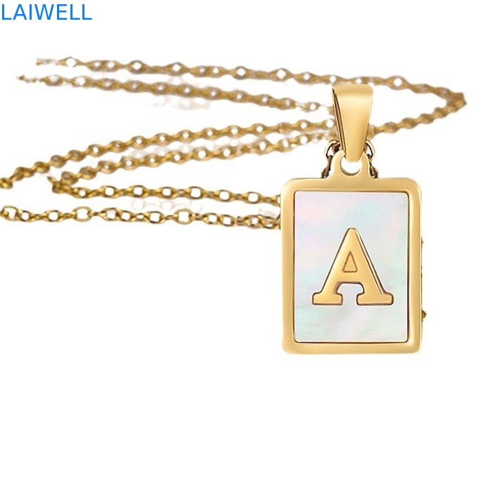 Collier de lettres 3D en acier inoxydable simple 15*12 mm Collier de lettres en titane pour femme