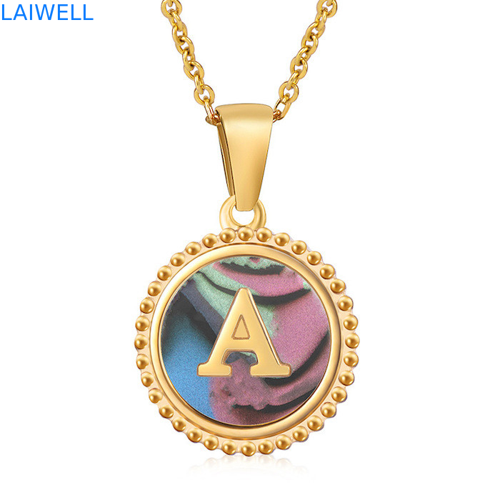 bijoux uniques 16mm 18K plaqué en or en acier inoxydable 3D Collier de lettre à coquille collier de lettre pour femmes pendentifs