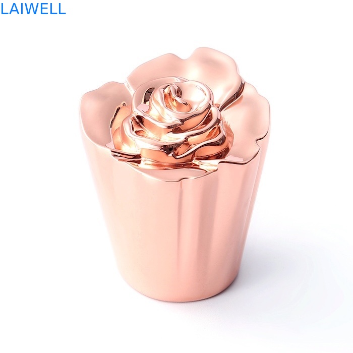 Caps de bouteille de parfum en alliage de zinc moulé sous pression de couleur or plaqué au design unique et luxueux moderne, s'adaptant à la plupart des bouteilles selon le design demandé