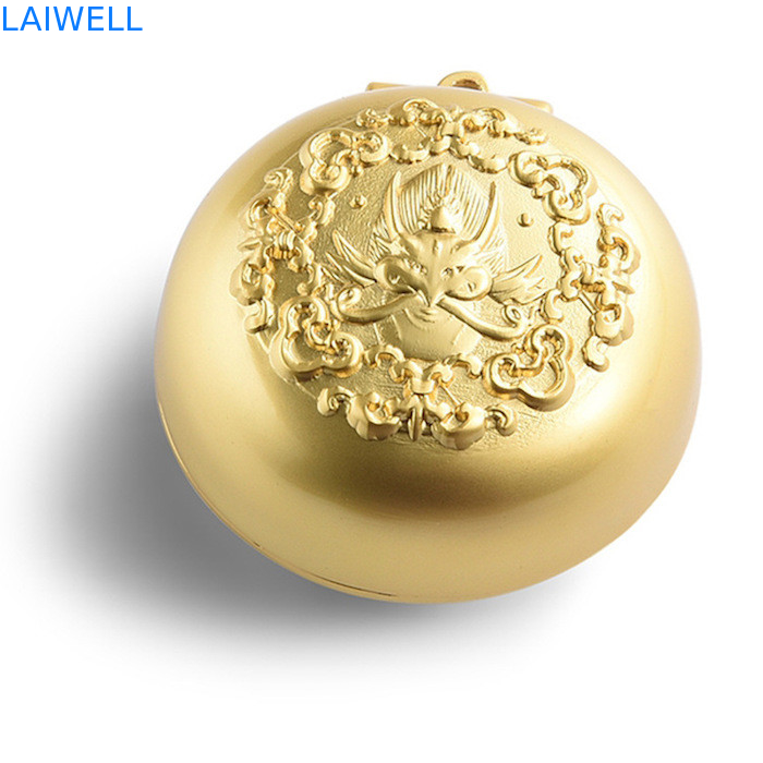 Le cendrier de luxe de poche en métal du diamètre 40mm d'électrodéposition de couleur d'or a adapté aux besoins du client